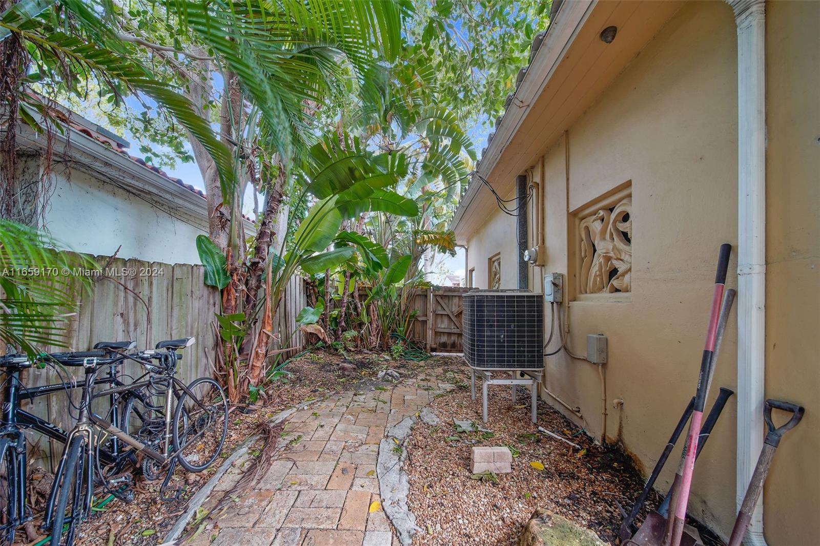 600 93rd St Surfside, FL 33154