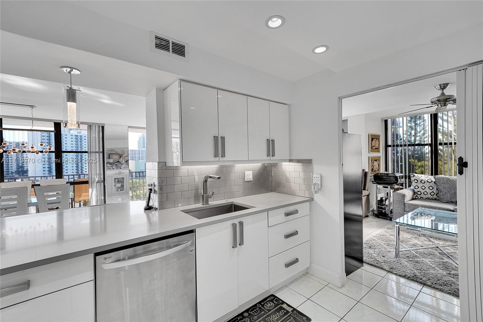 1000 Parkview Dr #730,Hallandale Beach, FL 33009