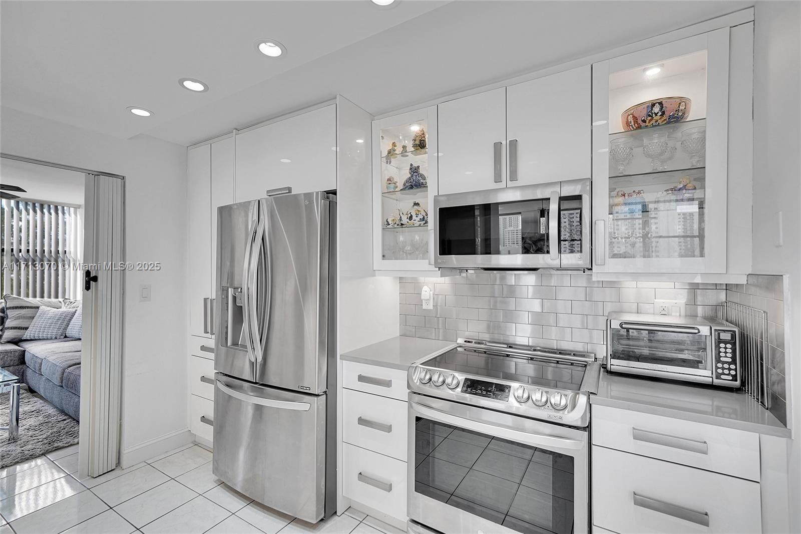 1000 Parkview Dr #730,Hallandale Beach, FL 33009