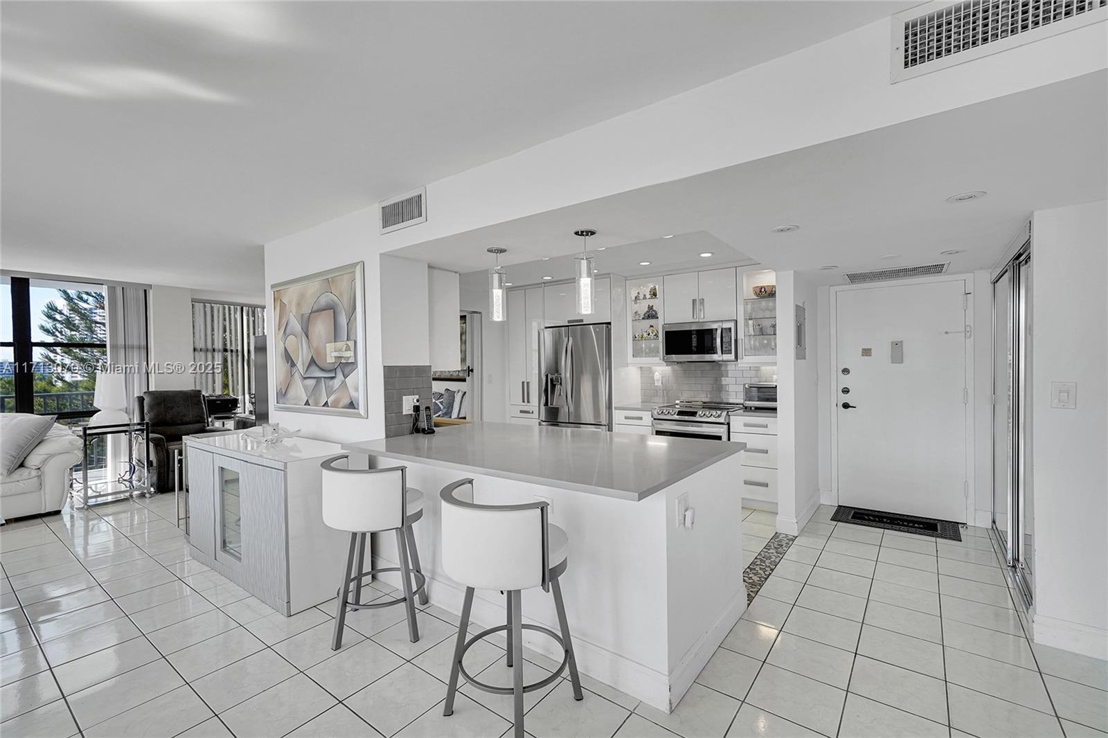 1000 Parkview Dr #730,Hallandale Beach, FL 33009