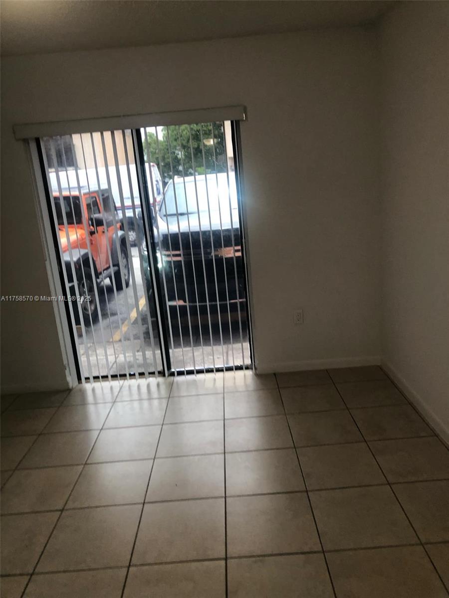 image MIDWAY MANSIONS TOWNHOMES3