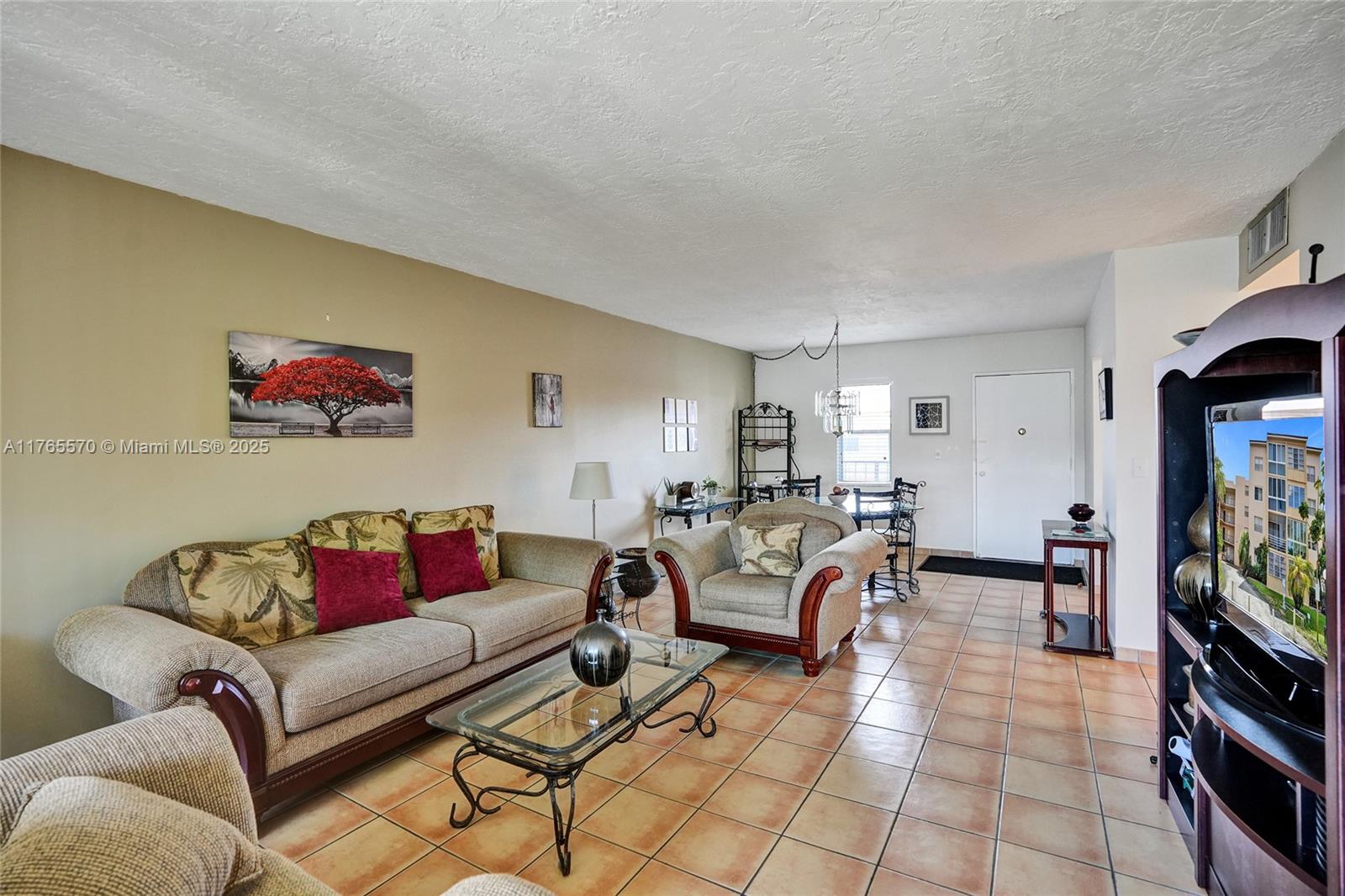 2811 Somerset Dr #405