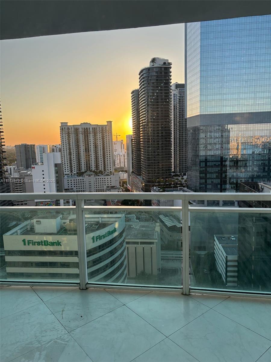 950 Brickell Bay Dr #2800
