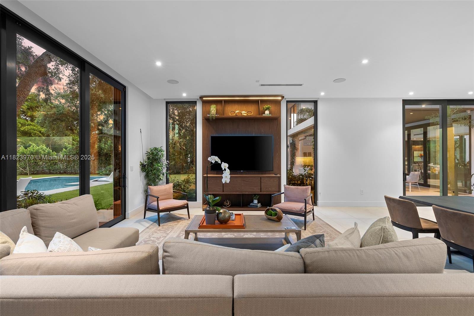 8875 SW 61st Ct Pinecrest, FL 33156