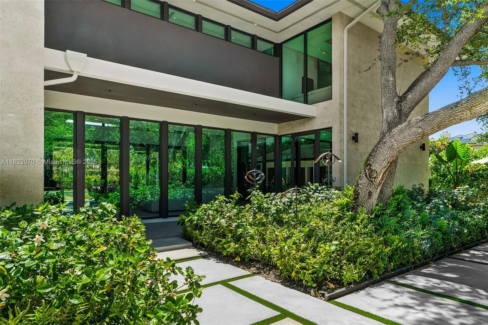 8875 SW 61st Ct Pinecrest, FL 33156