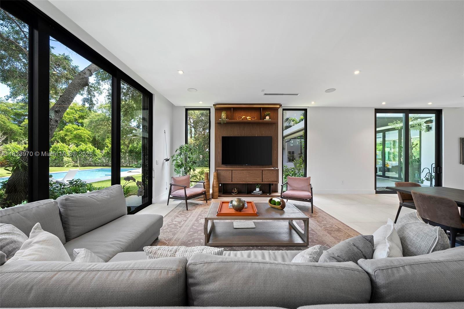 8875 SW 61st Ct Pinecrest, FL 33156