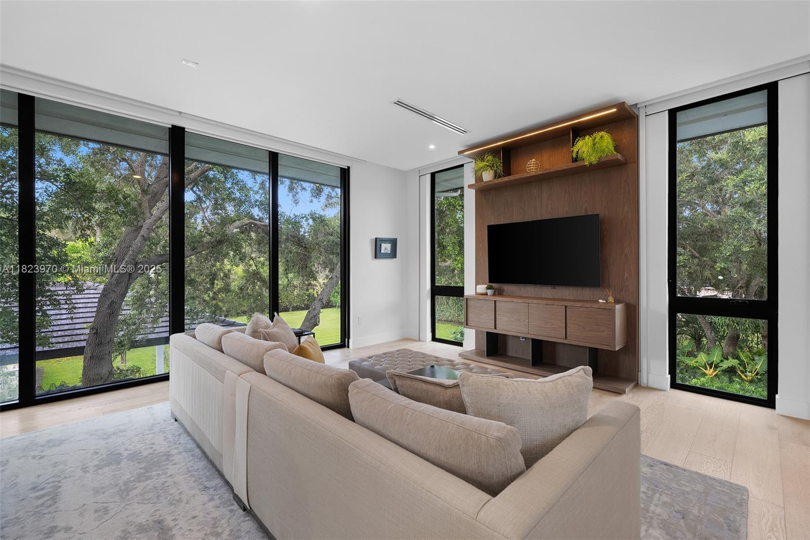 8875 SW 61st Ct Pinecrest, FL 33156