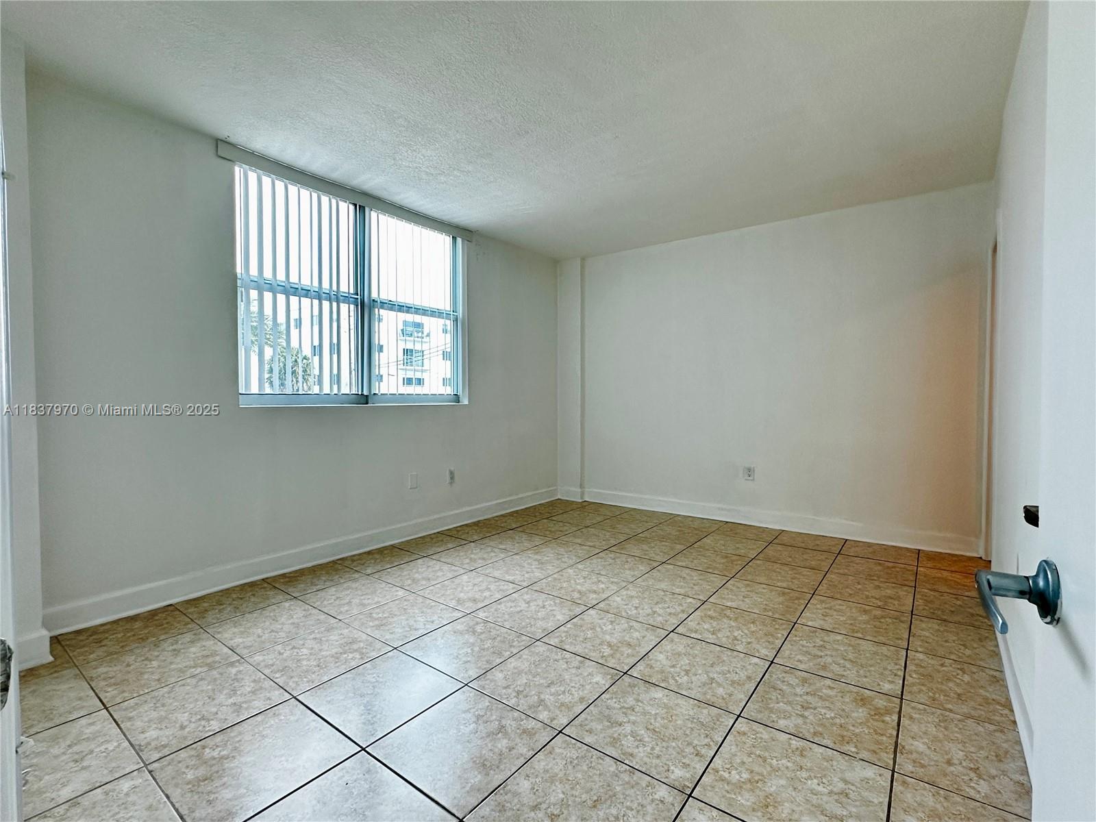 7501 E Treasure Dr #1P North Bay Village, FL 33141