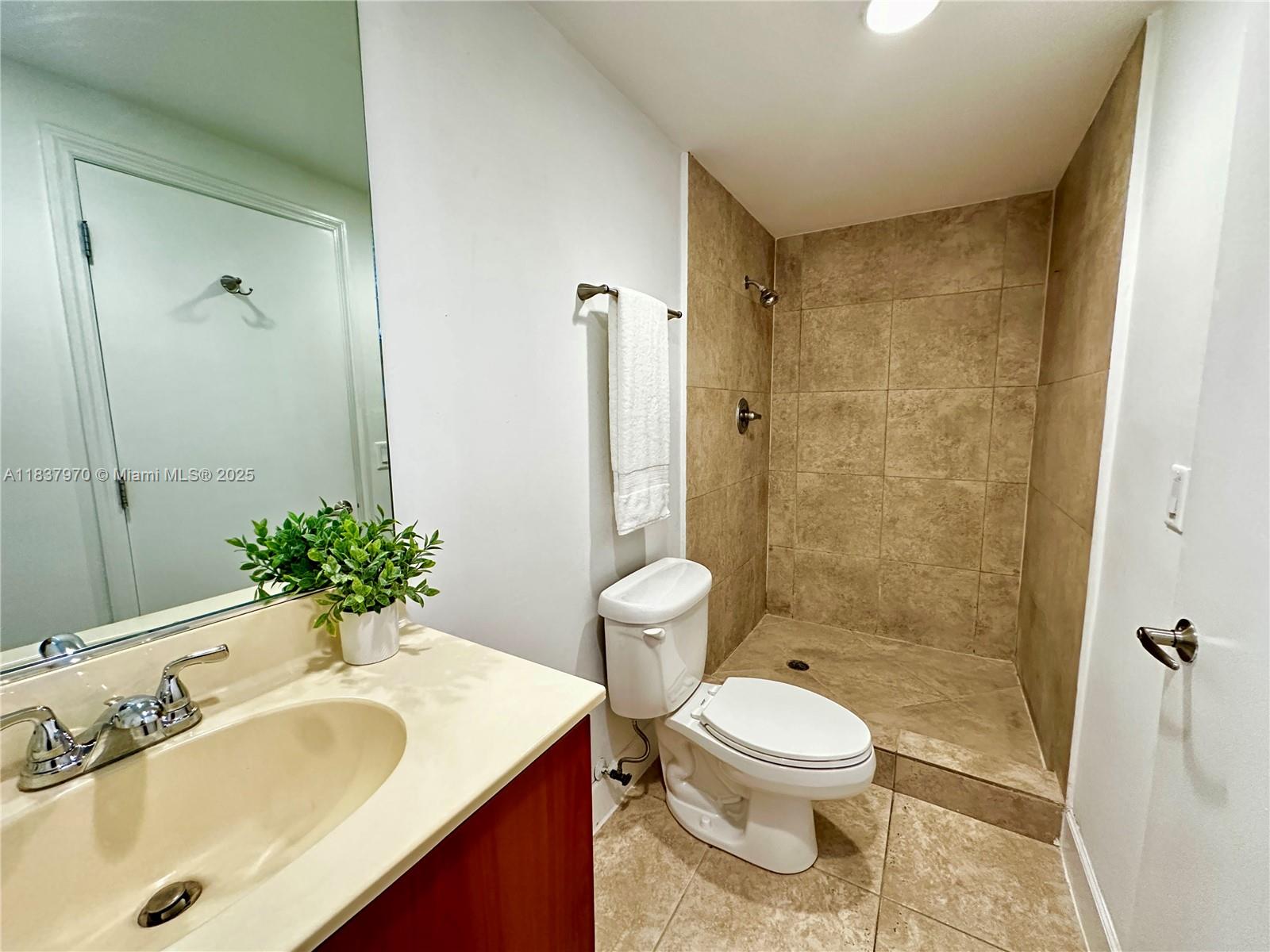 7501 E Treasure Dr #1P North Bay Village, FL 33141