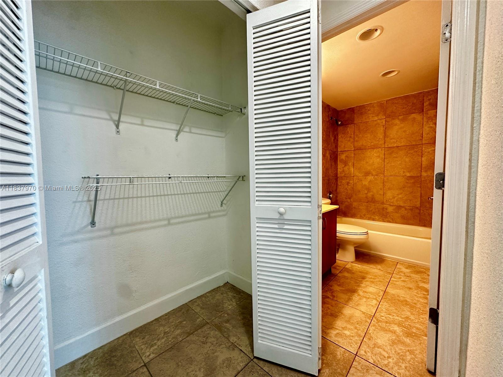 7501 E Treasure Dr #1P North Bay Village, FL 33141