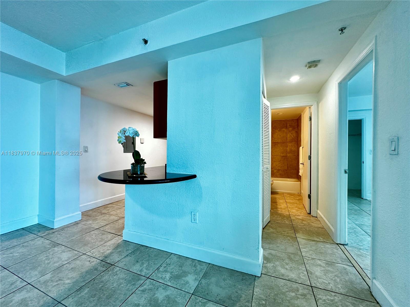 7501 E Treasure Dr #1P North Bay Village, FL 33141