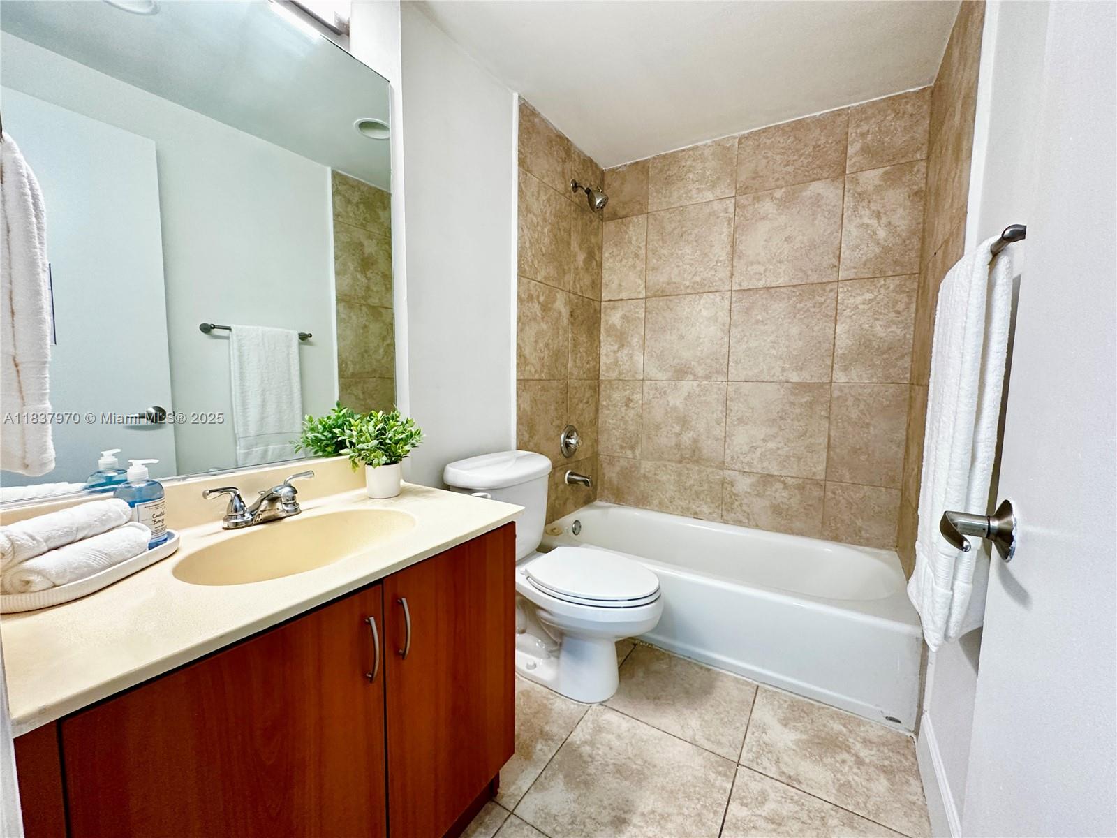 7501 E Treasure Dr #1P North Bay Village, FL 33141