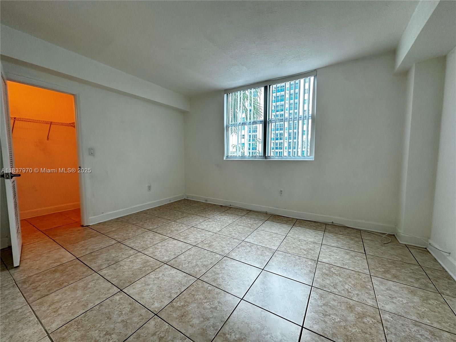 7501 E Treasure Dr #1P North Bay Village, FL 33141