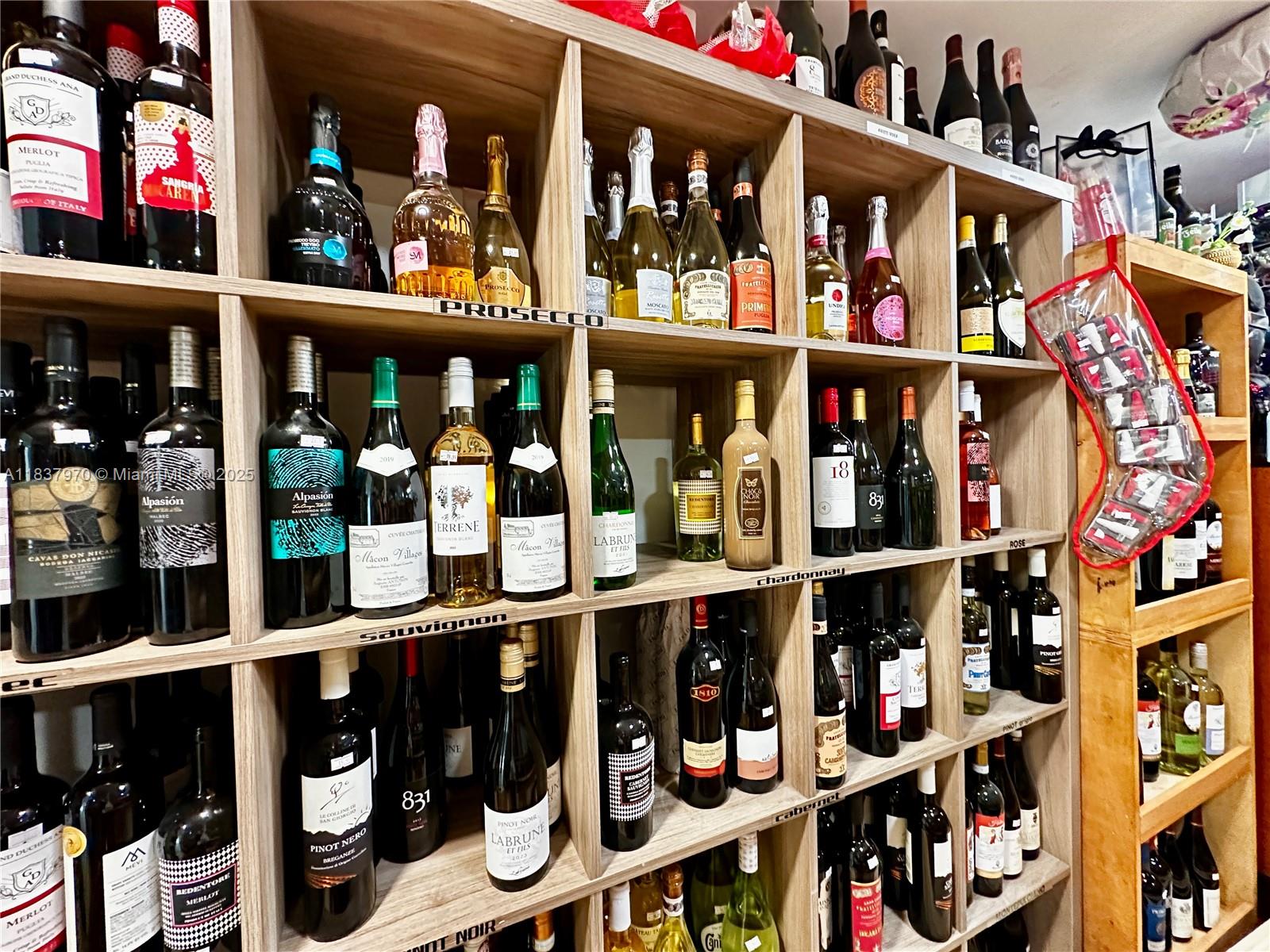 7501 E Treasure Dr #1P North Bay Village, FL 33141