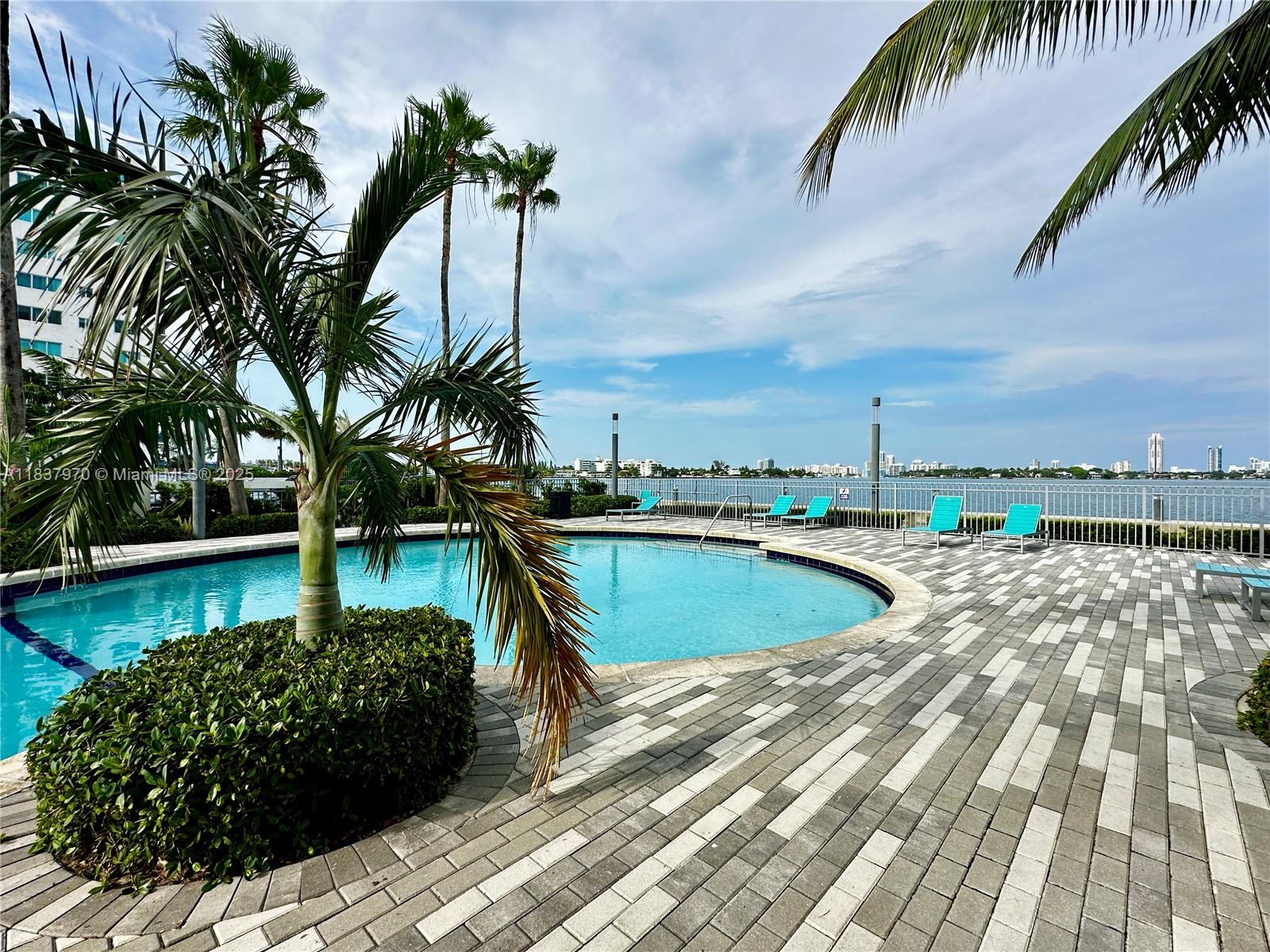 7501 E Treasure Dr #1P North Bay Village, FL 33141