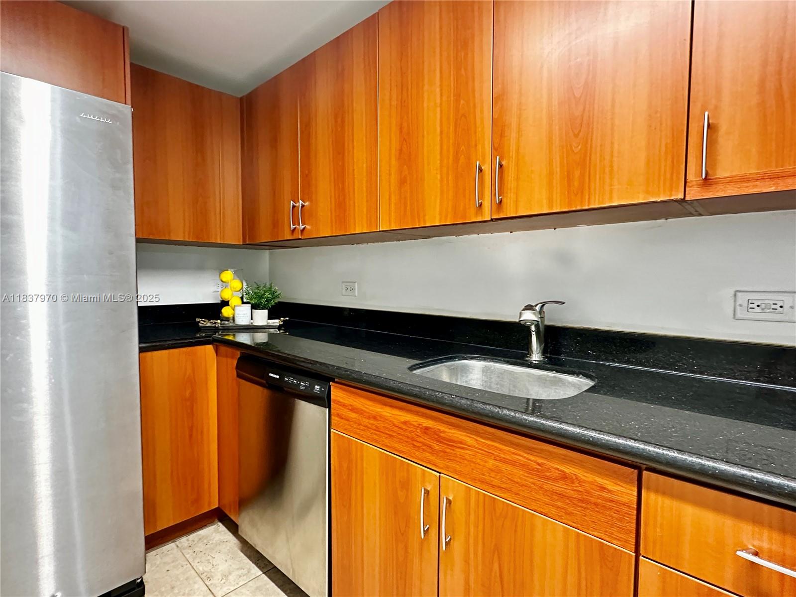 7501 E Treasure Dr #1P North Bay Village, FL 33141