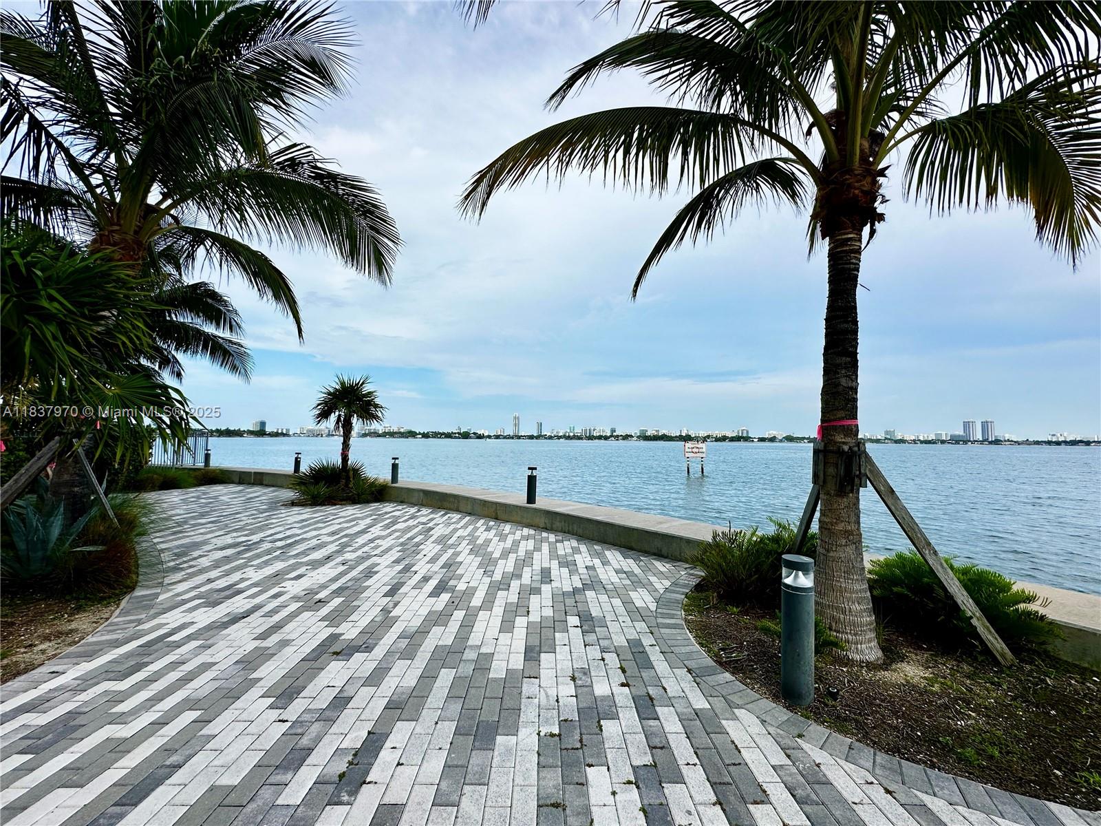 7501 E Treasure Dr #1P North Bay Village, FL 33141