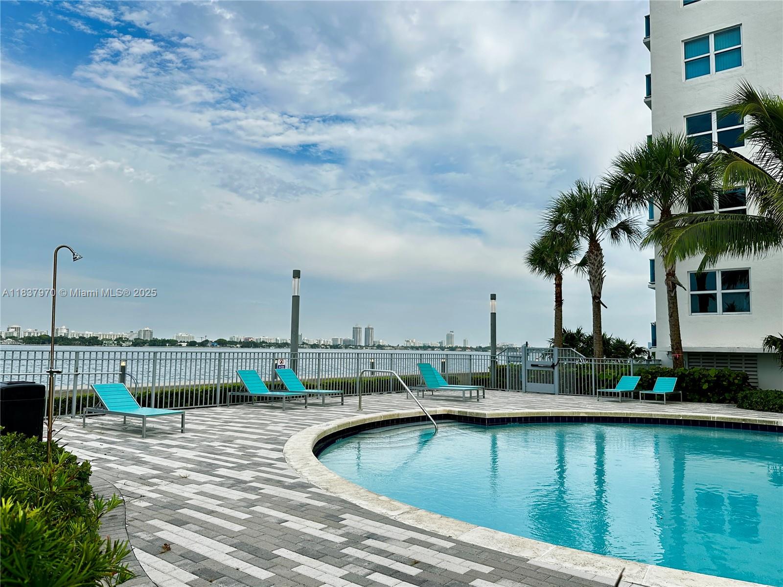 7501 E Treasure Dr #1P North Bay Village, FL 33141