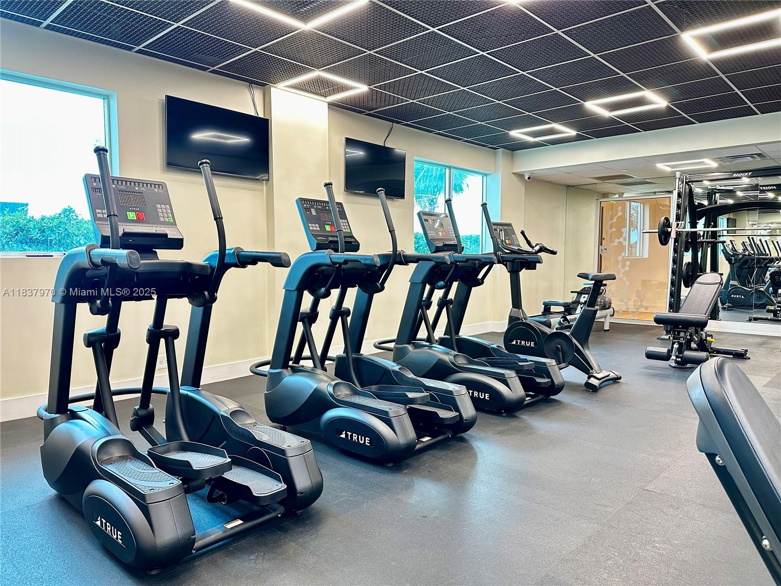 7501 E Treasure Dr #1P North Bay Village, FL 33141