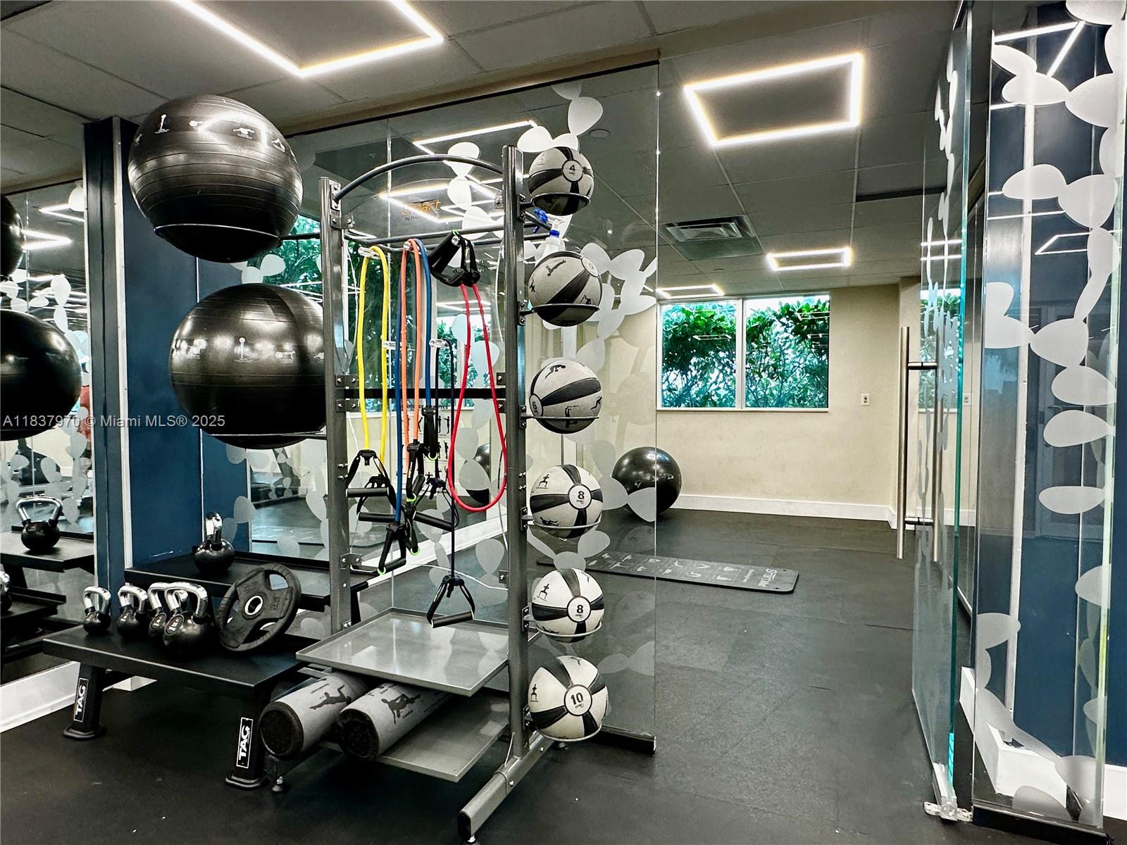 7501 E Treasure Dr #1P North Bay Village, FL 33141