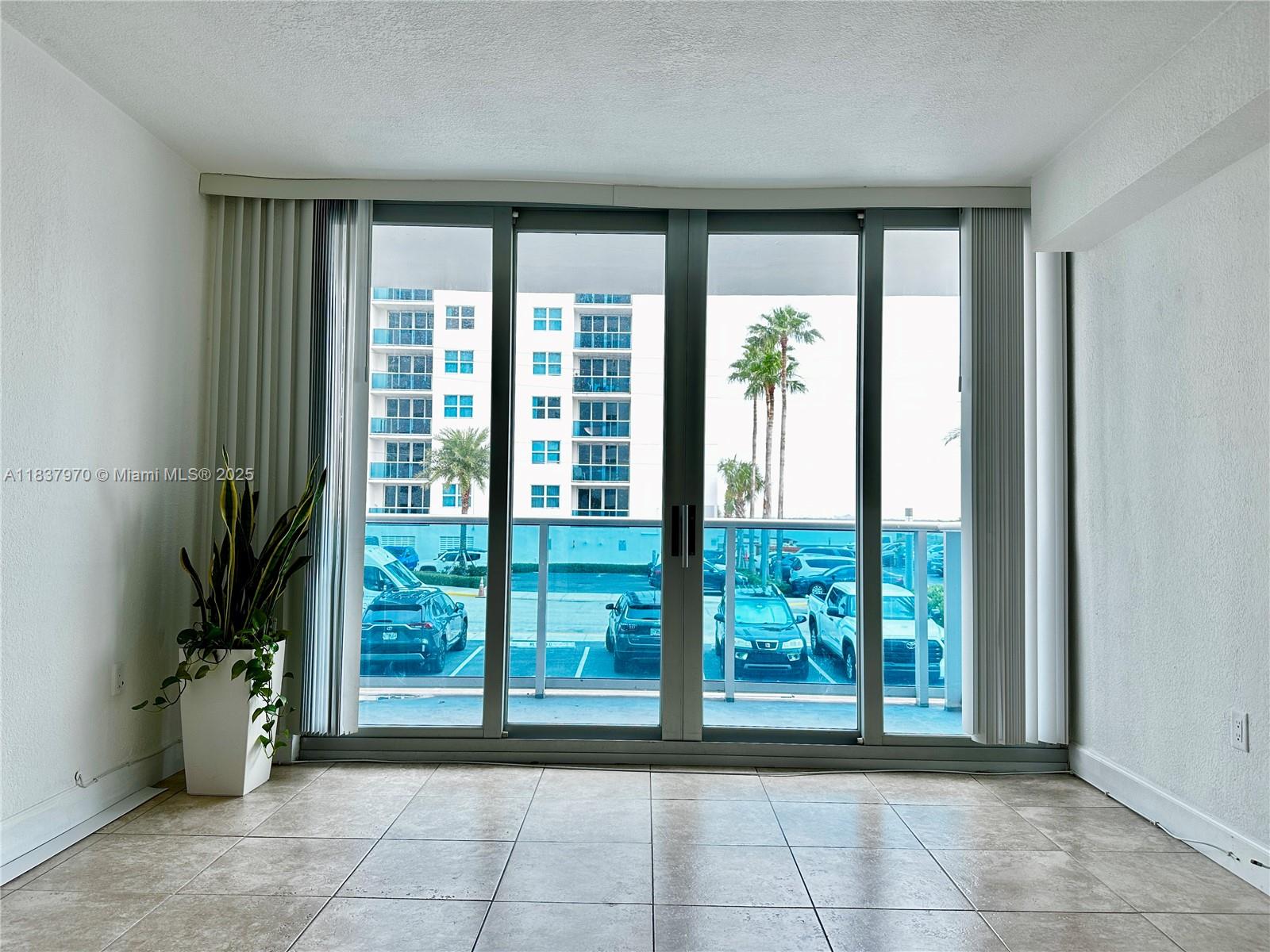 7501 E Treasure Dr #1P North Bay Village, FL 33141