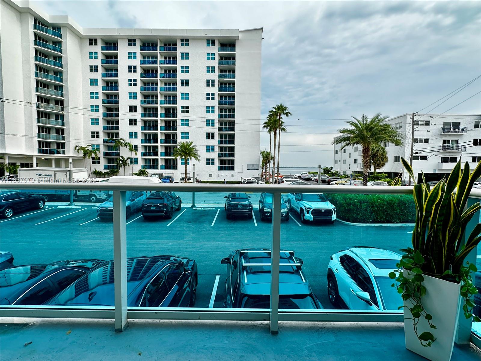 7501 E Treasure Dr #1P North Bay Village, FL 33141