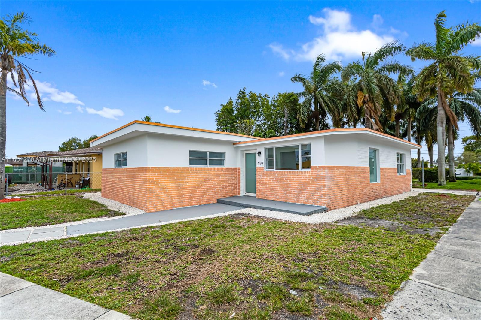 988 NW 10th St