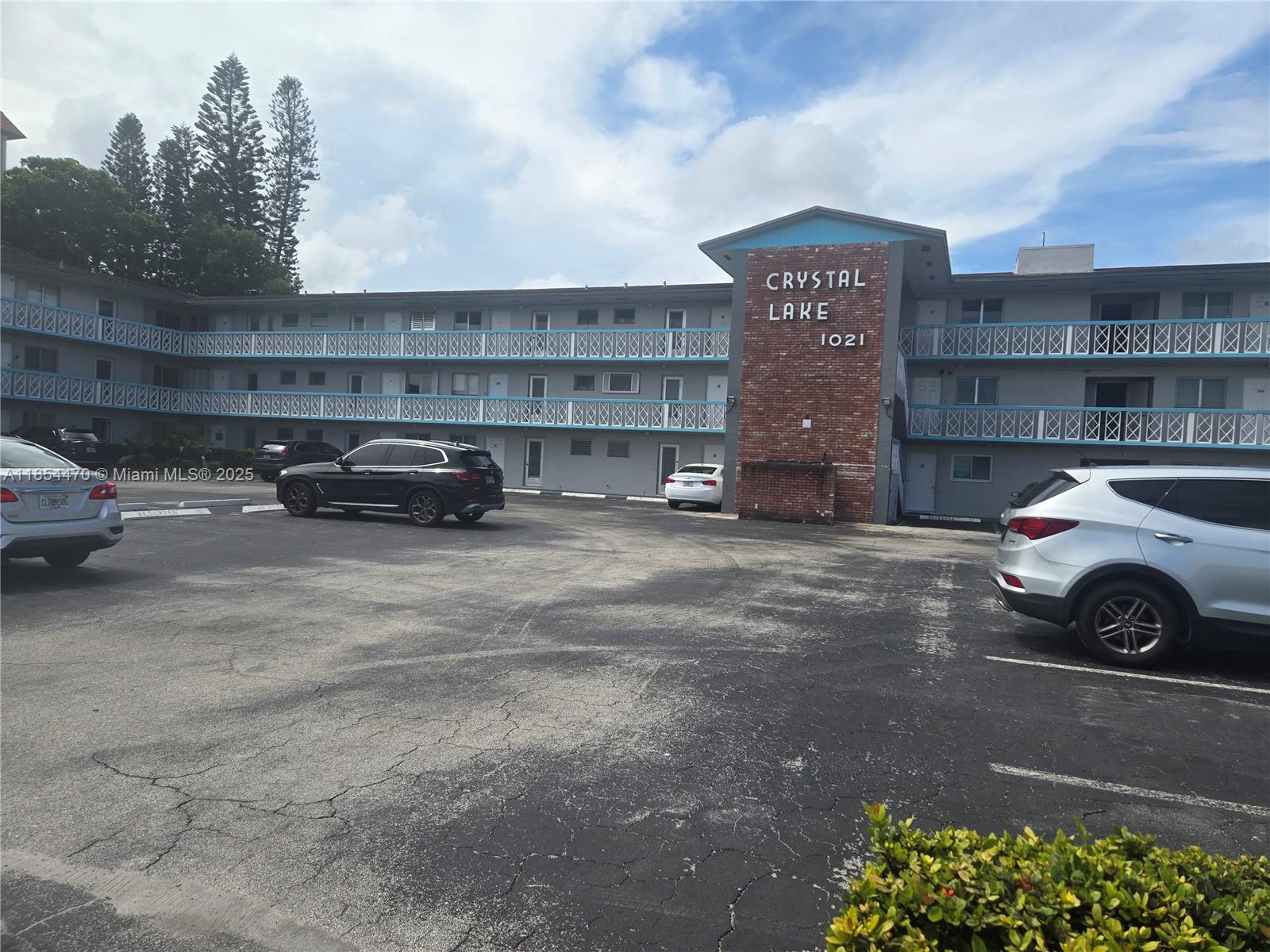 1021 Crystal Lk Dr #207
