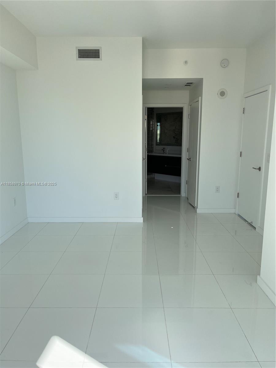 image Paramount Miami Worldcent9
