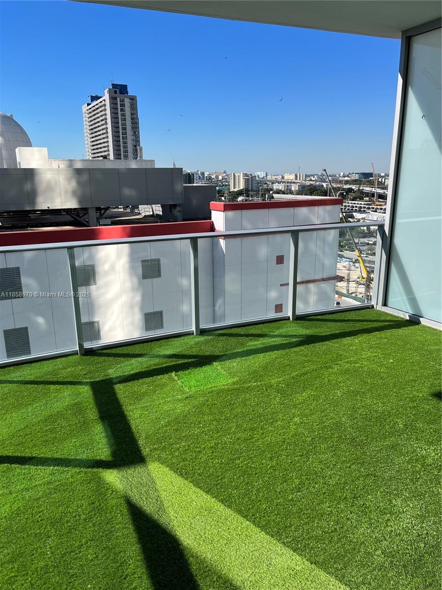 image Paramount Miami Worldcent13