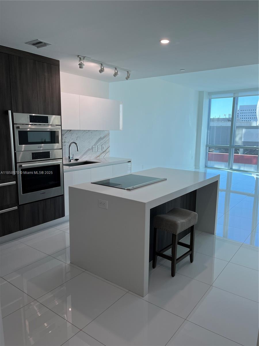 image Paramount Miami Worldcent3
