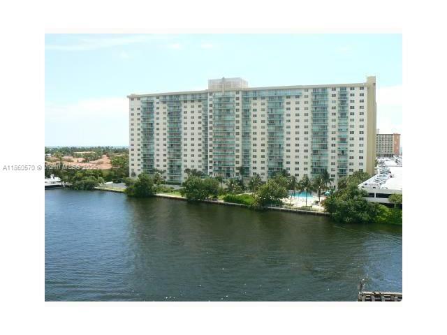19390 Collins Ave #724