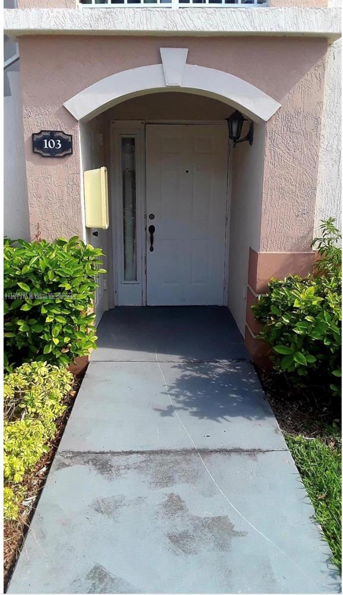 1261 SE 28th Ct #103