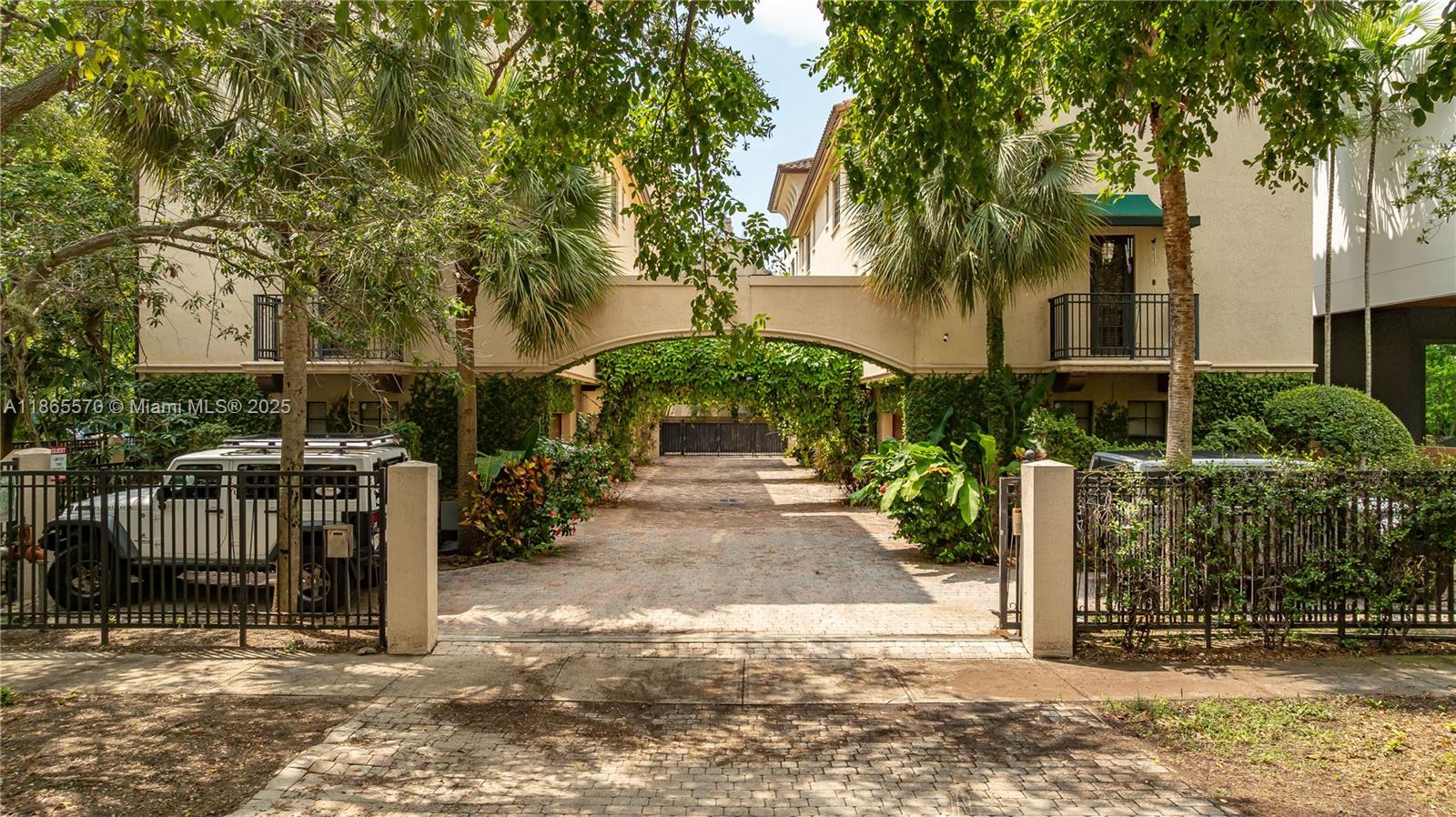 2818 Coconut Ave #2818