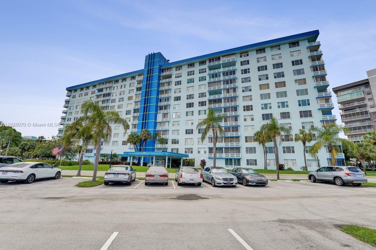 4001 Hillcrest Dr #403