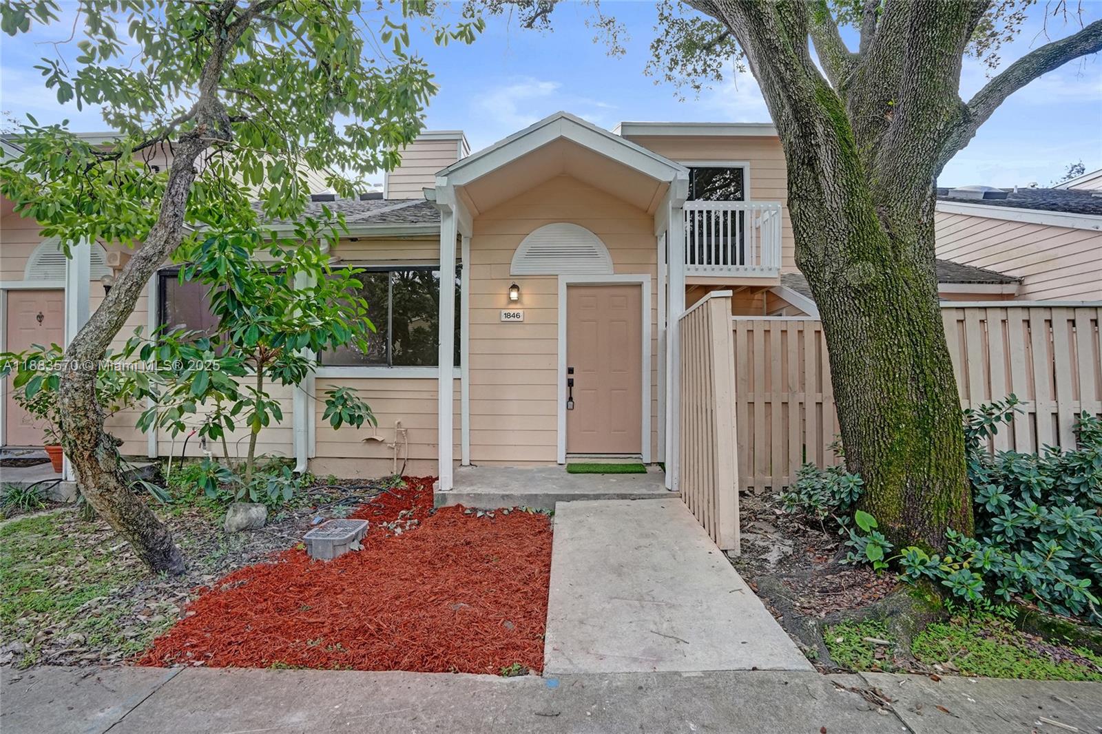 1846 Racquet Ct