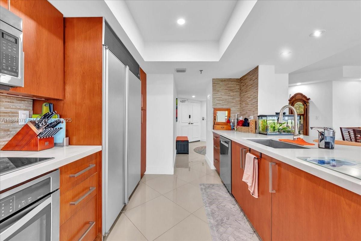 image Brickell Key One18
