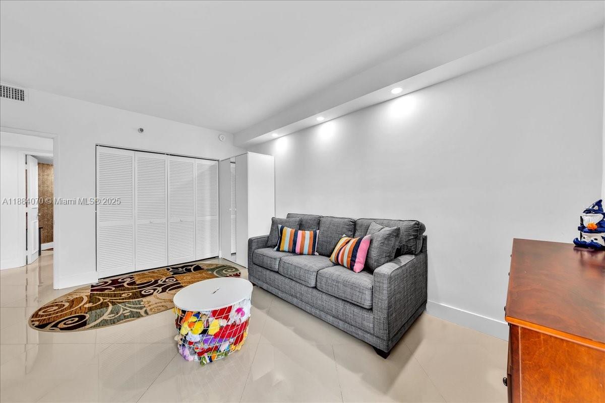 image Brickell Key One33
