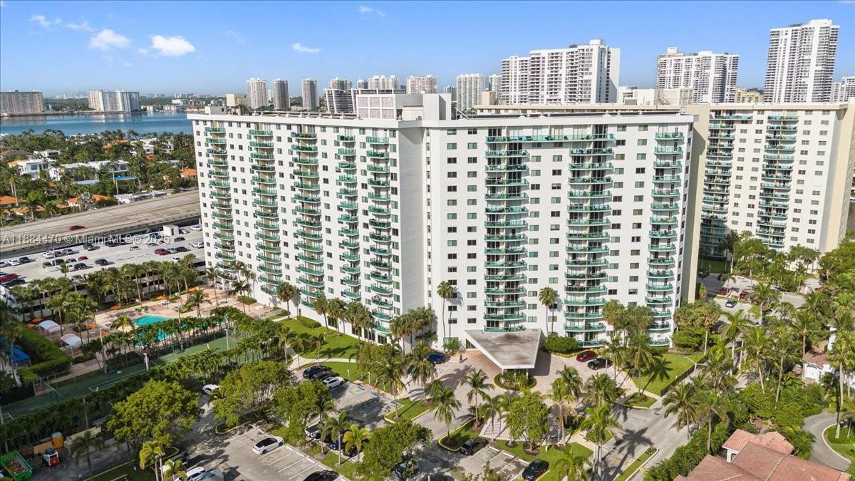 19380 Collins Ave #121
