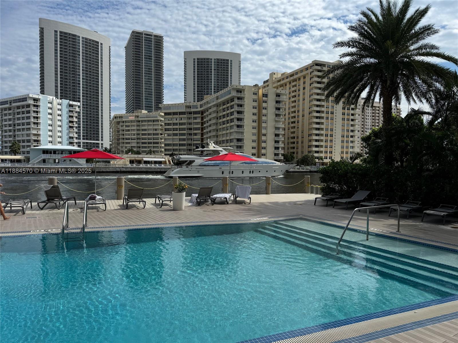 image Beachwalk26