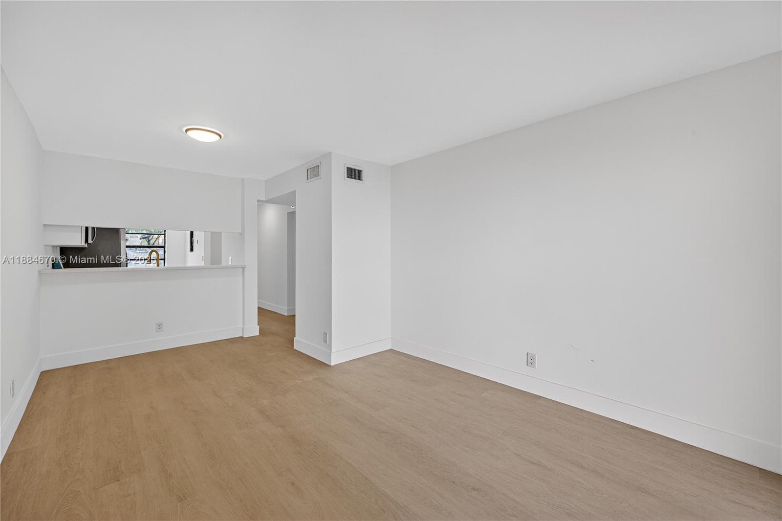 4198 Lakeside Dr #4198 Tamarac, FL 33319