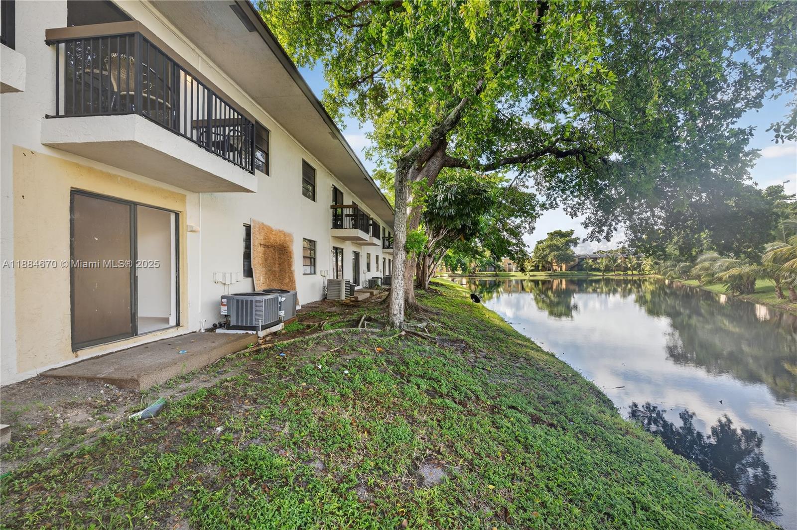 4198 Lakeside Dr #4198 Tamarac, FL 33319