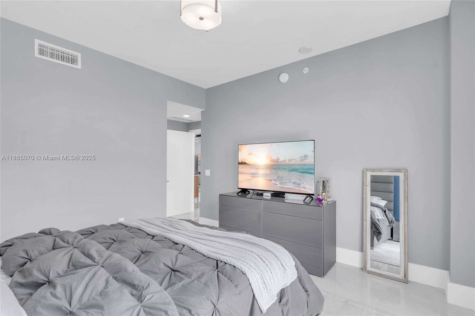 17111 Biscayne Blvd #602 North Miami Beach, FL 33160