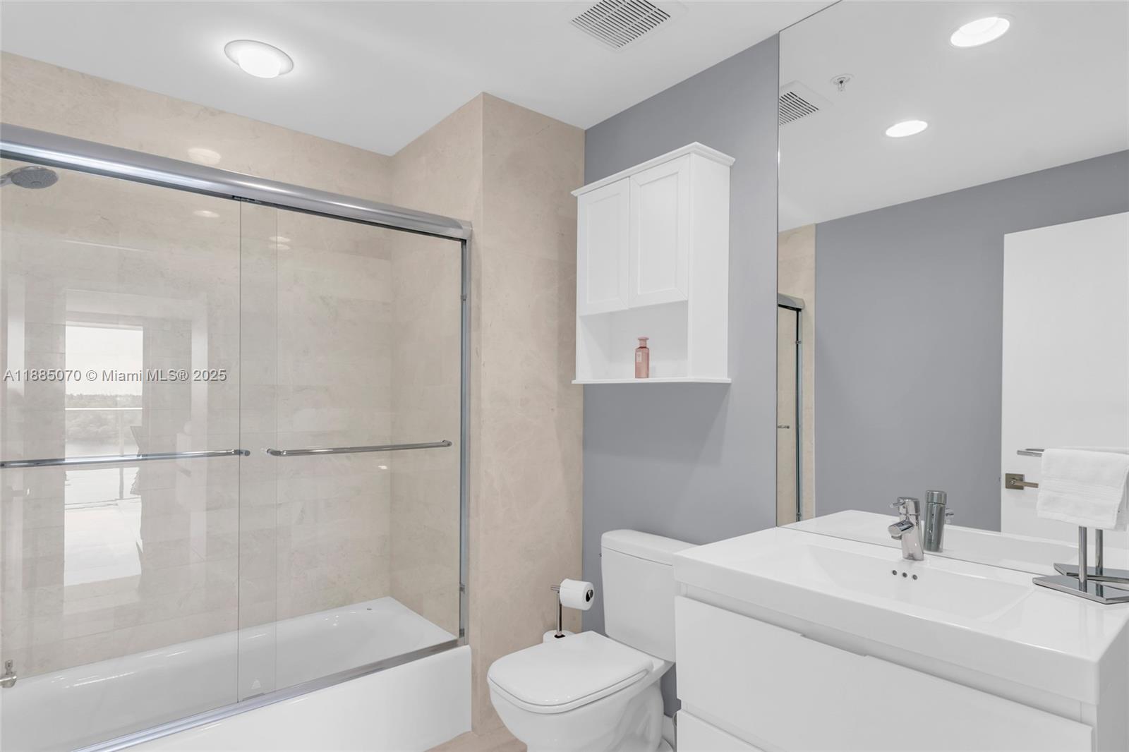 17111 Biscayne Blvd #602 North Miami Beach, FL 33160