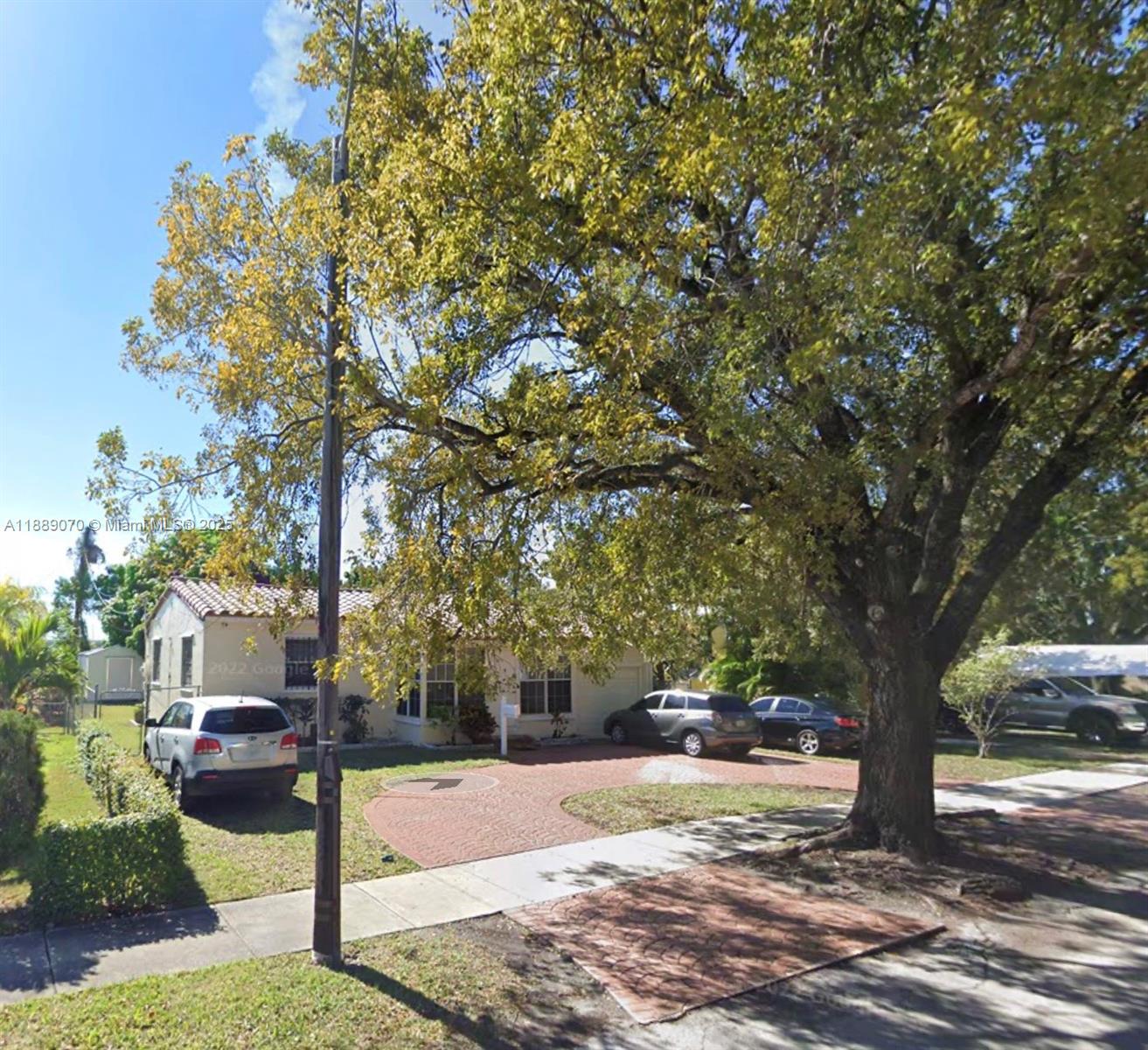 1852 Fletcher St