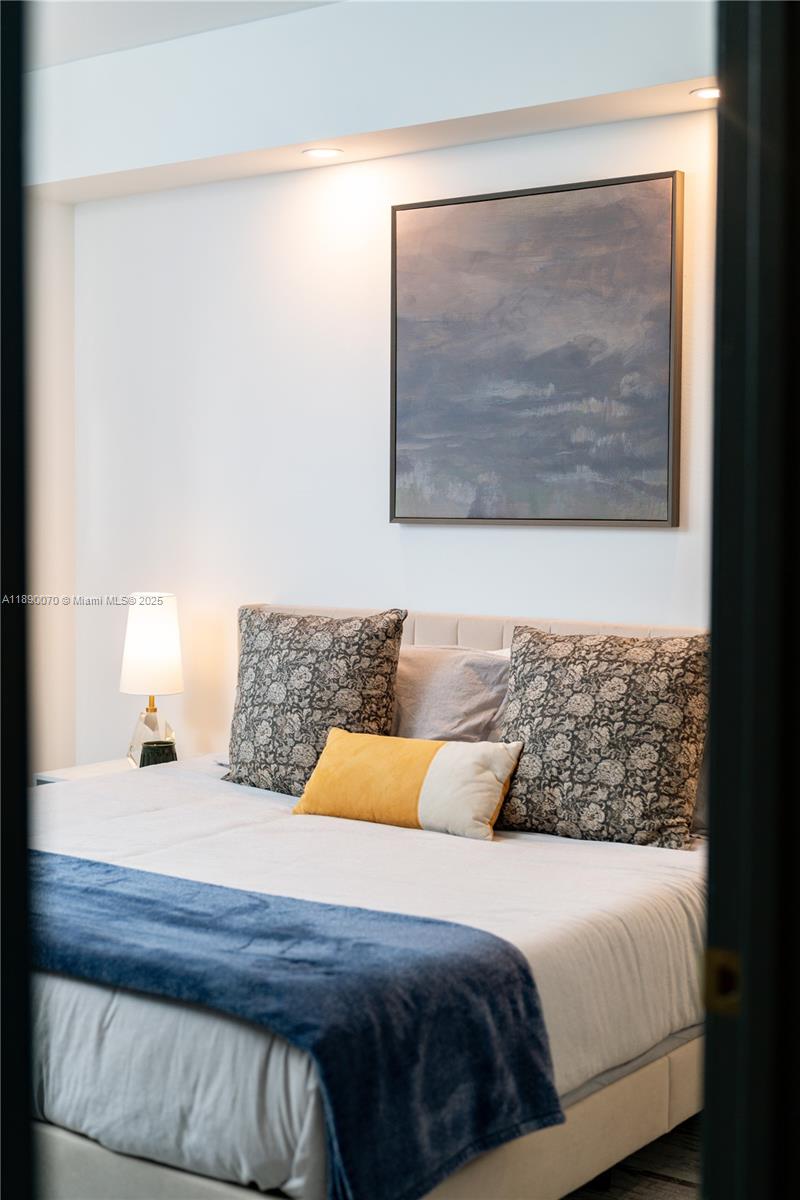 image Blue On The Bay9