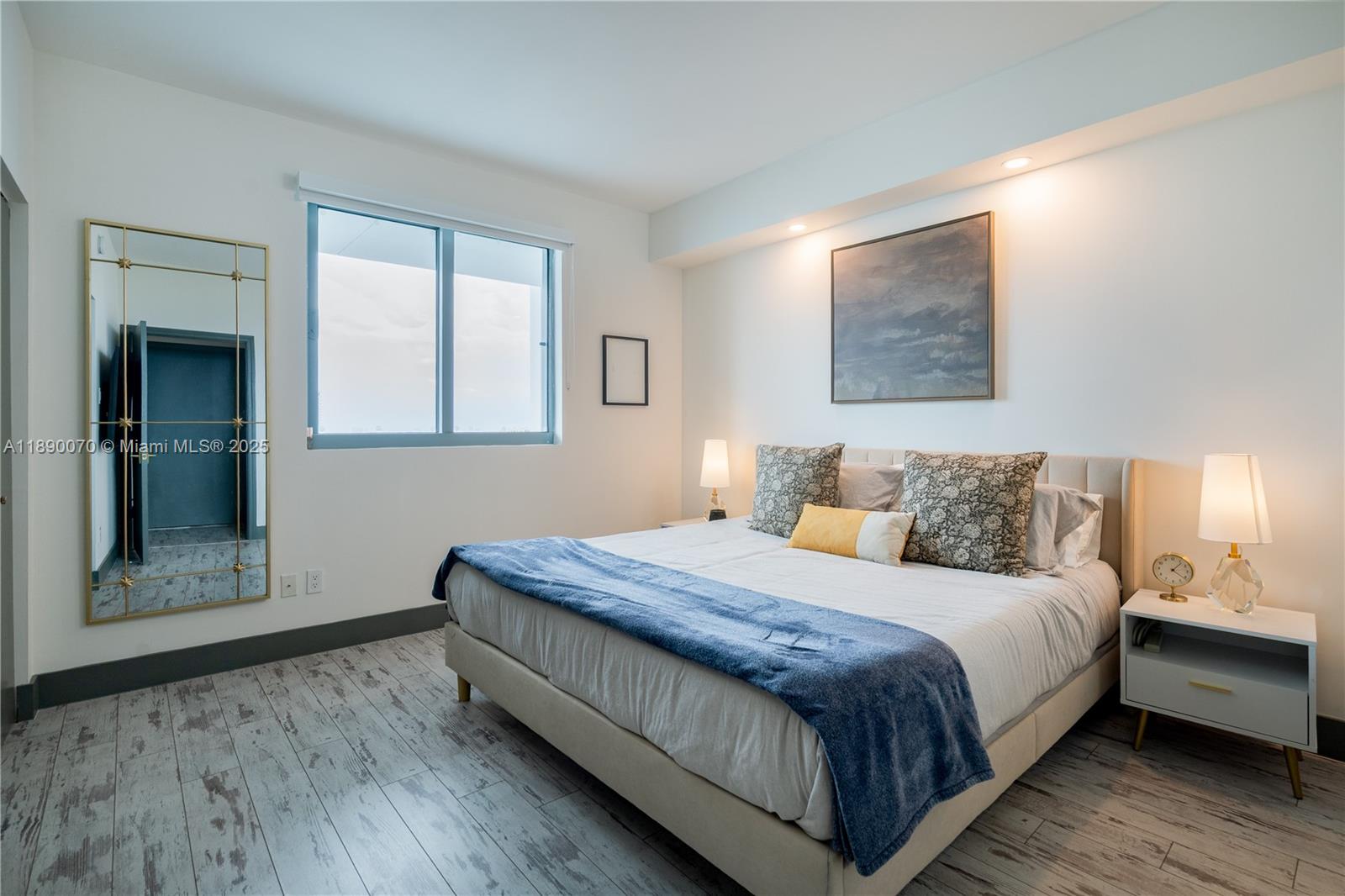 image Blue On The Bay10