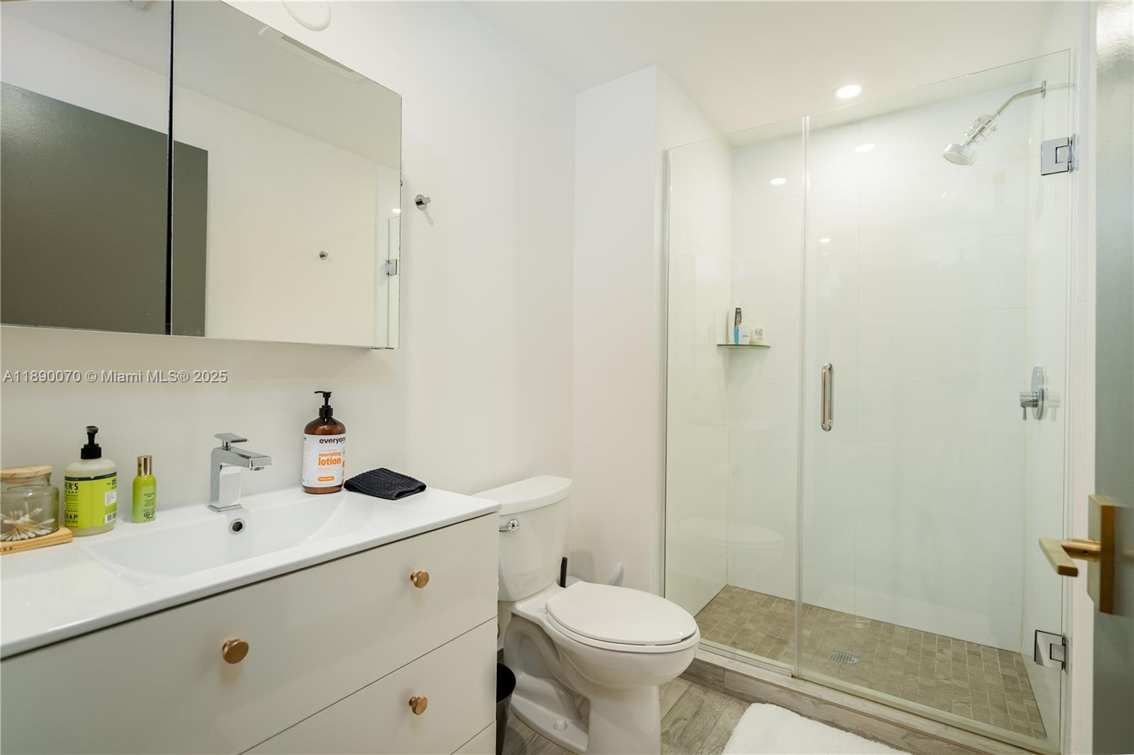 image Blue On The Bay11