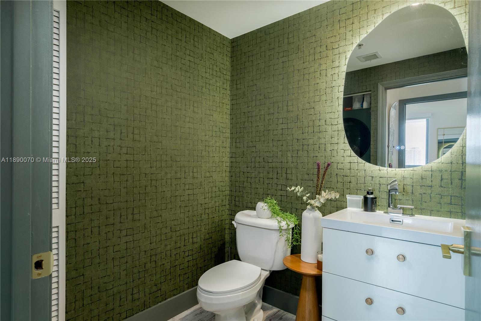 image Blue On The Bay1