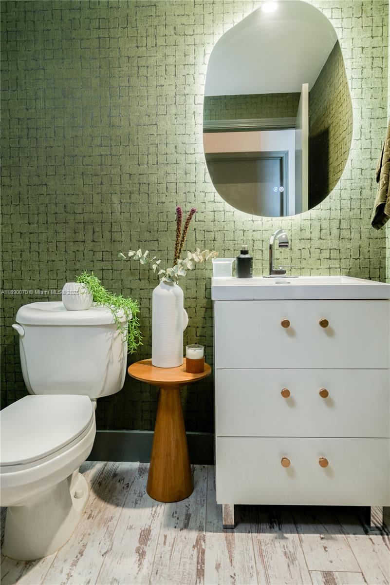 image Blue On The Bay2